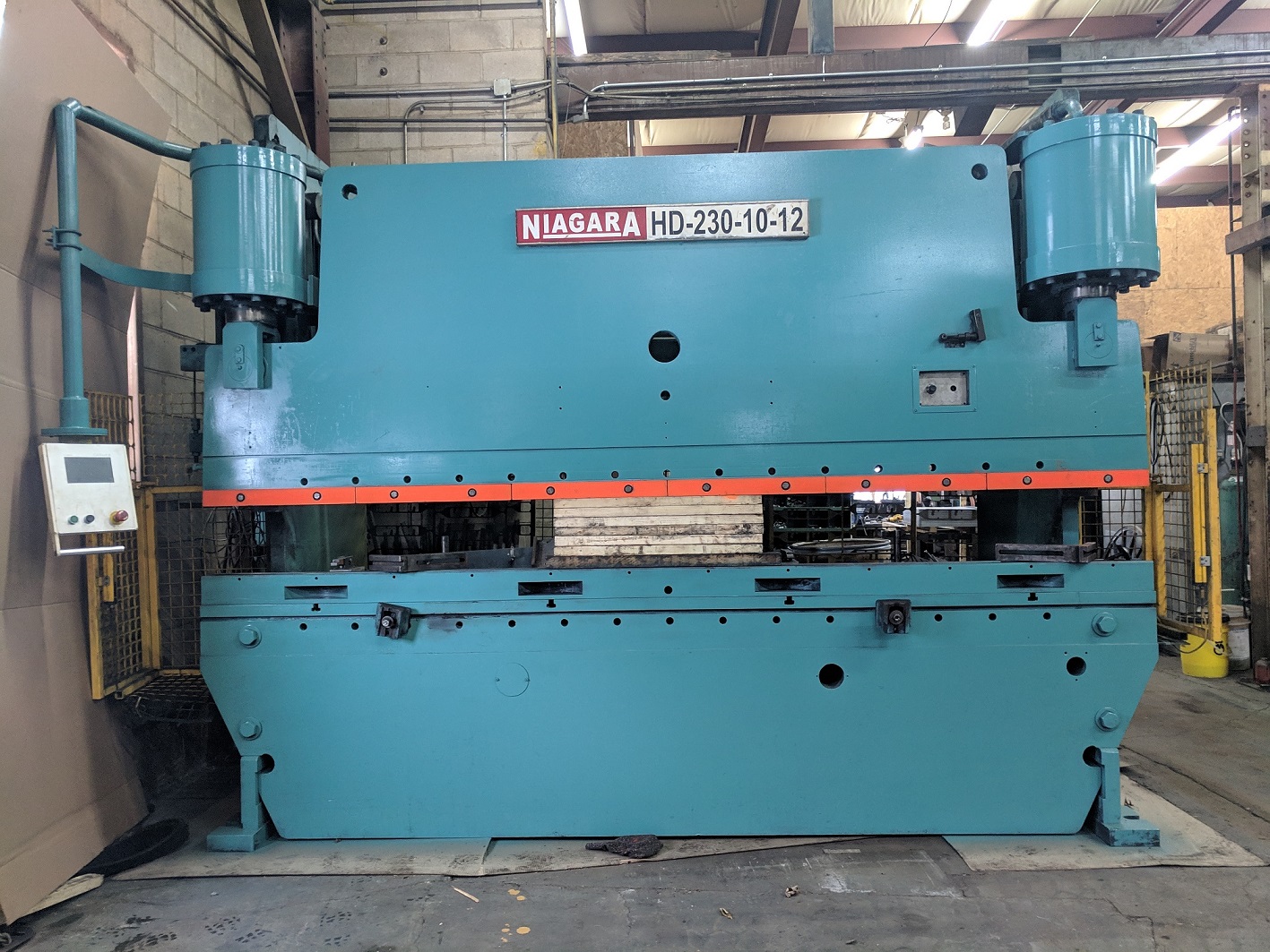 Niagara 230 Tons Hydraulic Press Brake